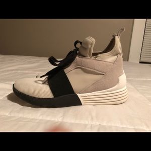 Kendall & Kylie Braydin Sneaker
